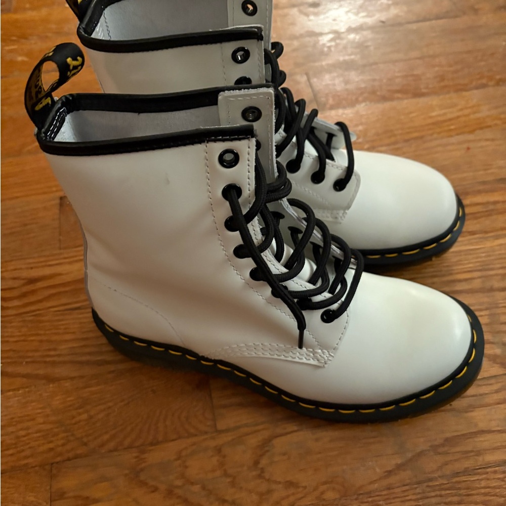 Dr martens White vegan leather Lace-Up Boots size 8